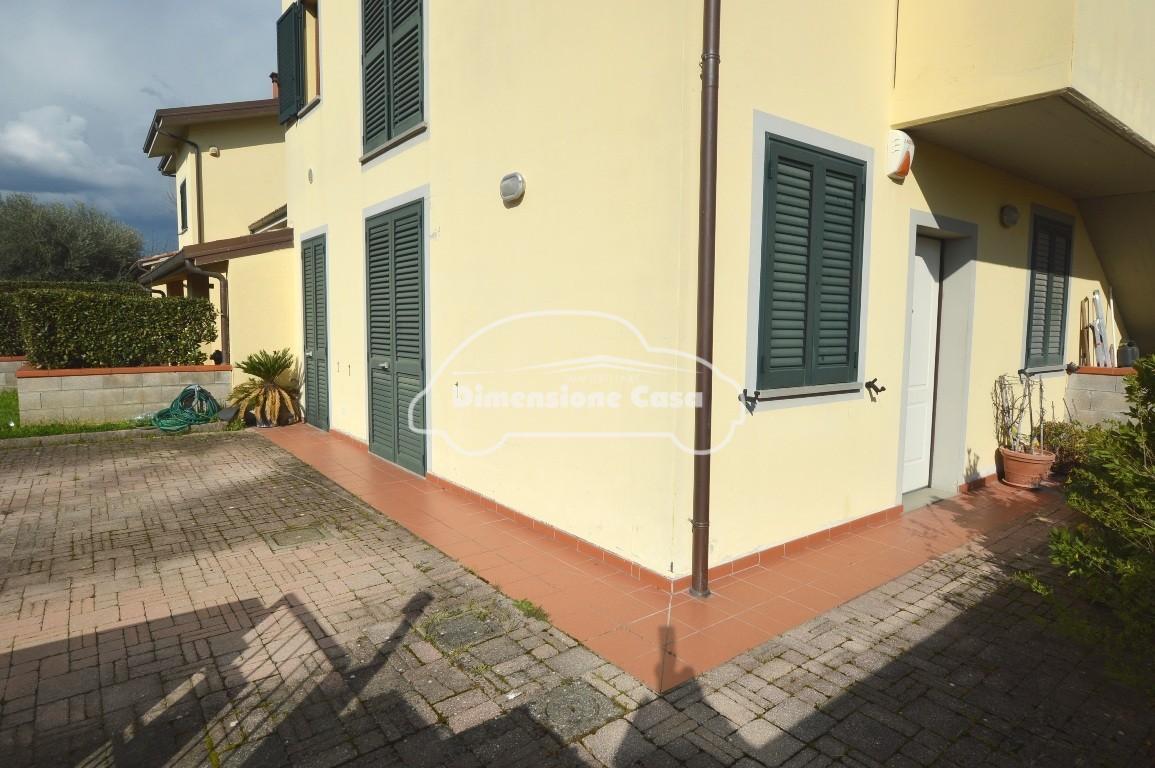 Quadrilocale con giardino, Lucca arancio