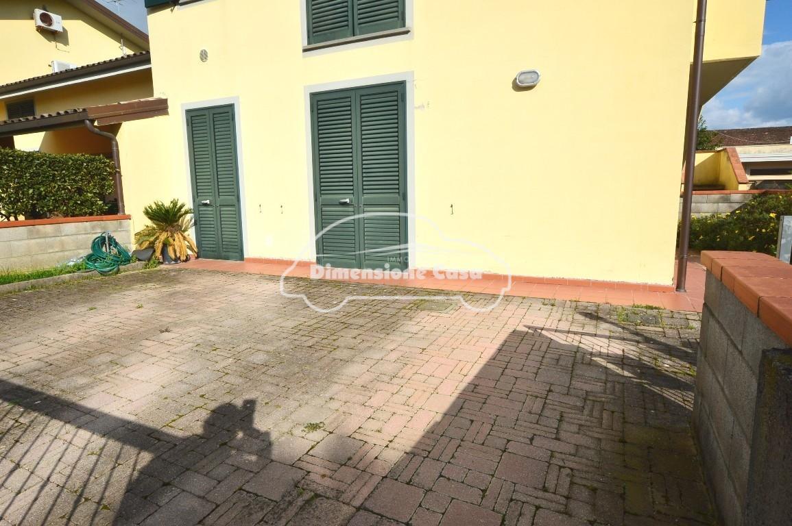 Quadrilocale con giardino, Lucca arancio