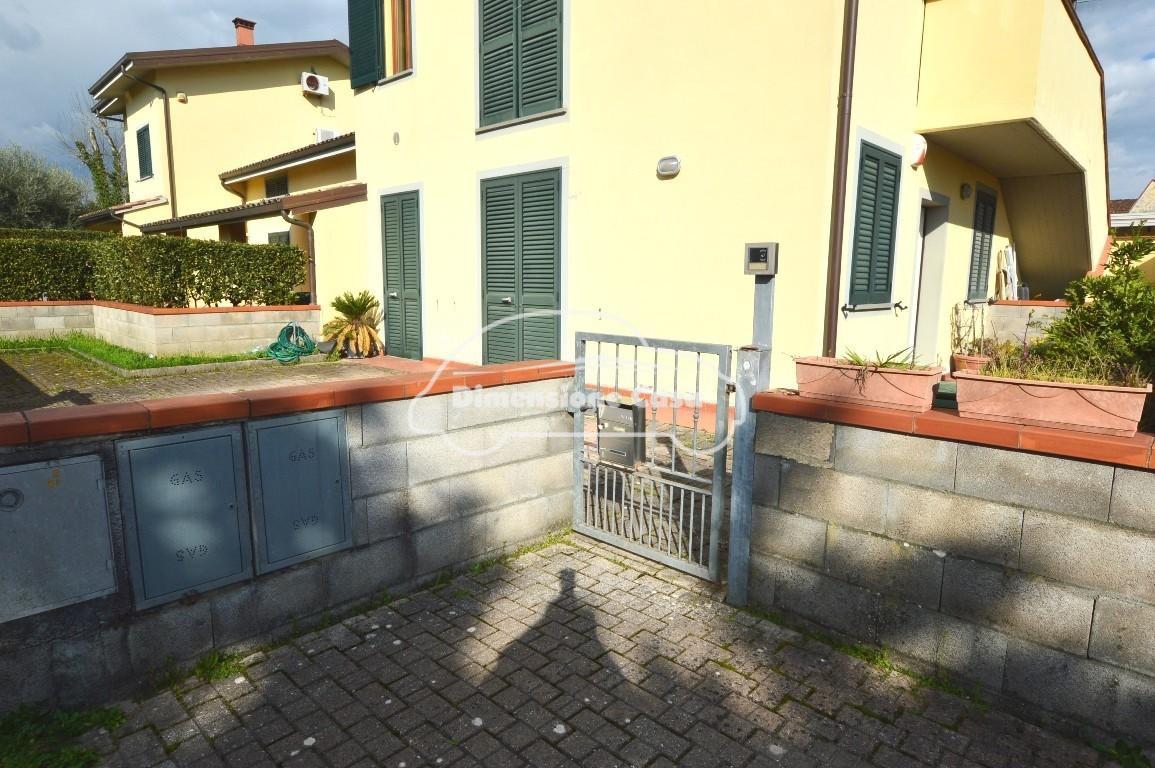 Quadrilocale con giardino, Lucca arancio