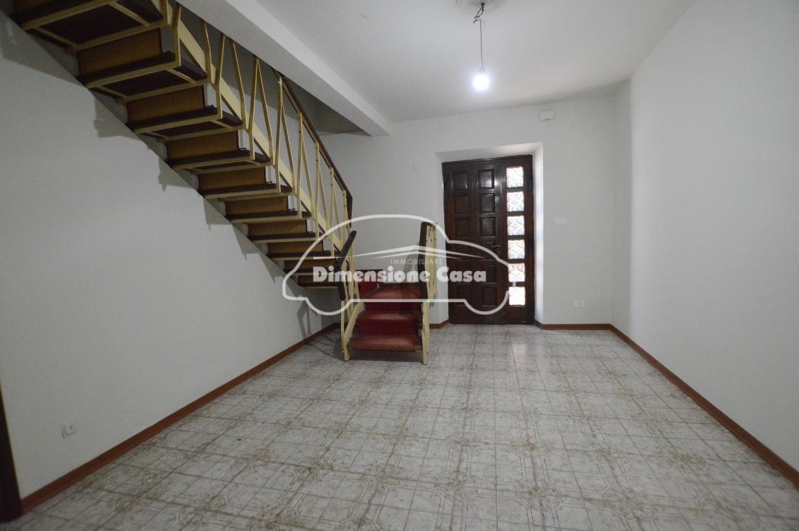 Villa con giardino, Lucca montuolo