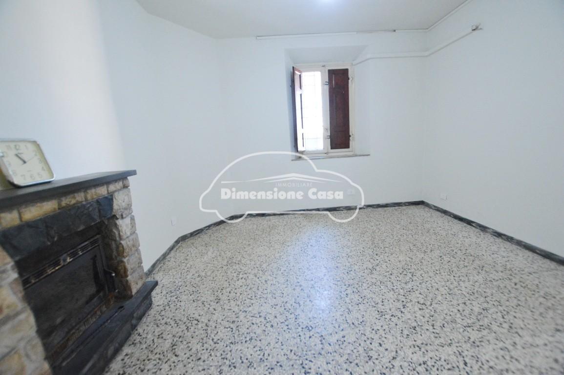 Villa con giardino, Lucca montuolo