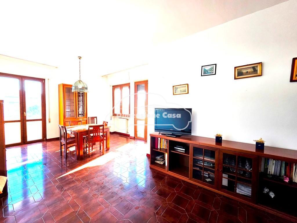 Appartamento con terrazzo, Capannori lunata