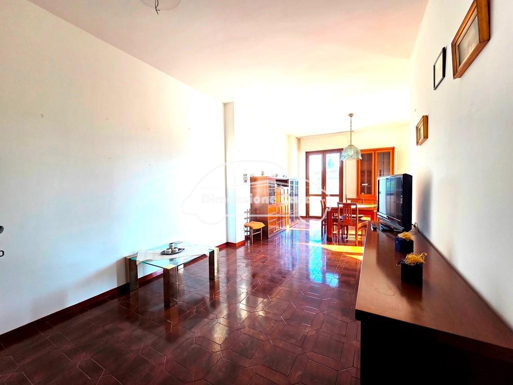 Appartamento con terrazzo, Capannori lunata