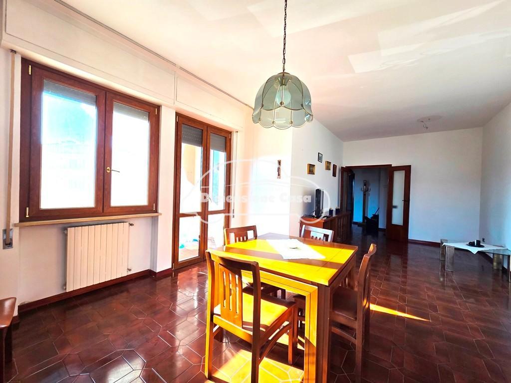 Appartamento con terrazzo, Capannori lunata