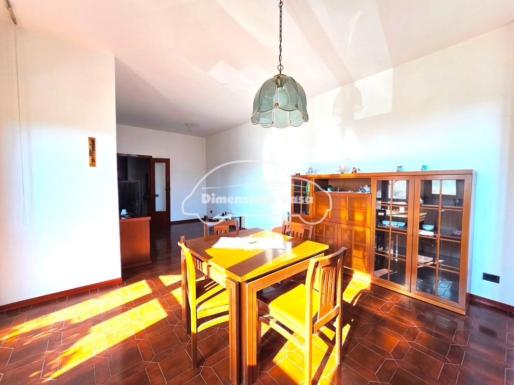 Appartamento con terrazzo, Capannori lunata