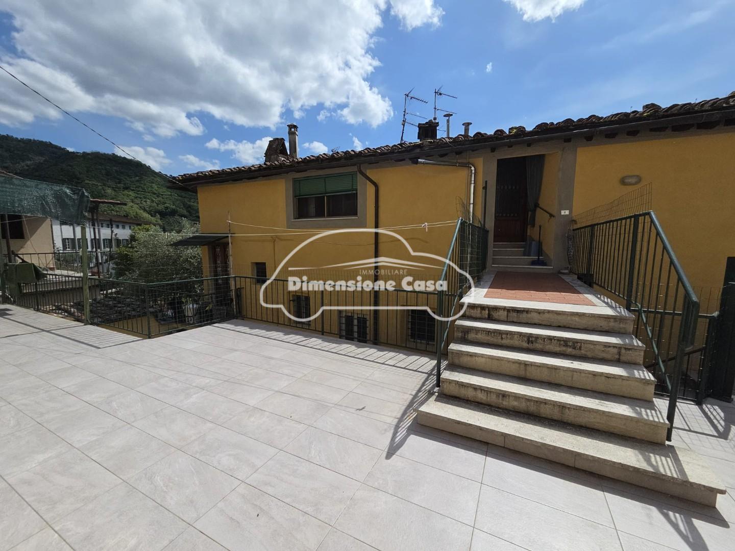 Attico con terrazzo, Lucca sesto di moriano