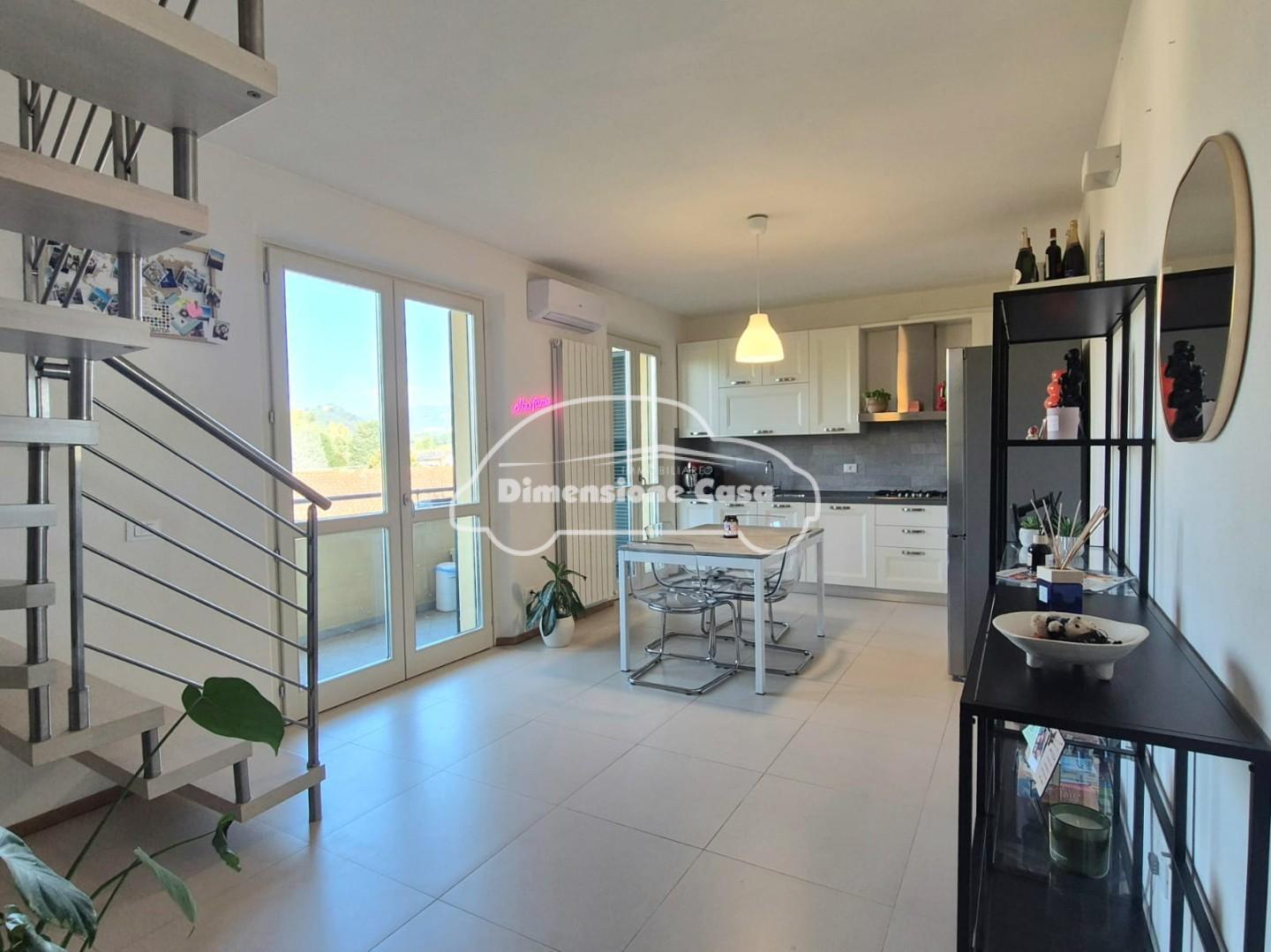 Appartamento con terrazzo, Capannori marlia