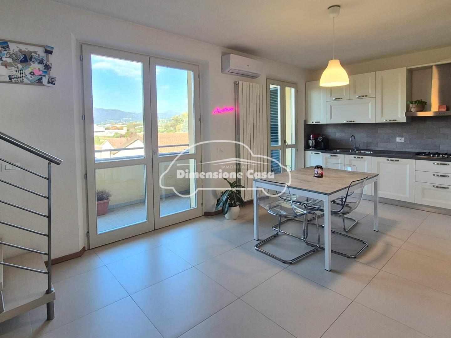 Appartamento con terrazzo, Capannori marlia