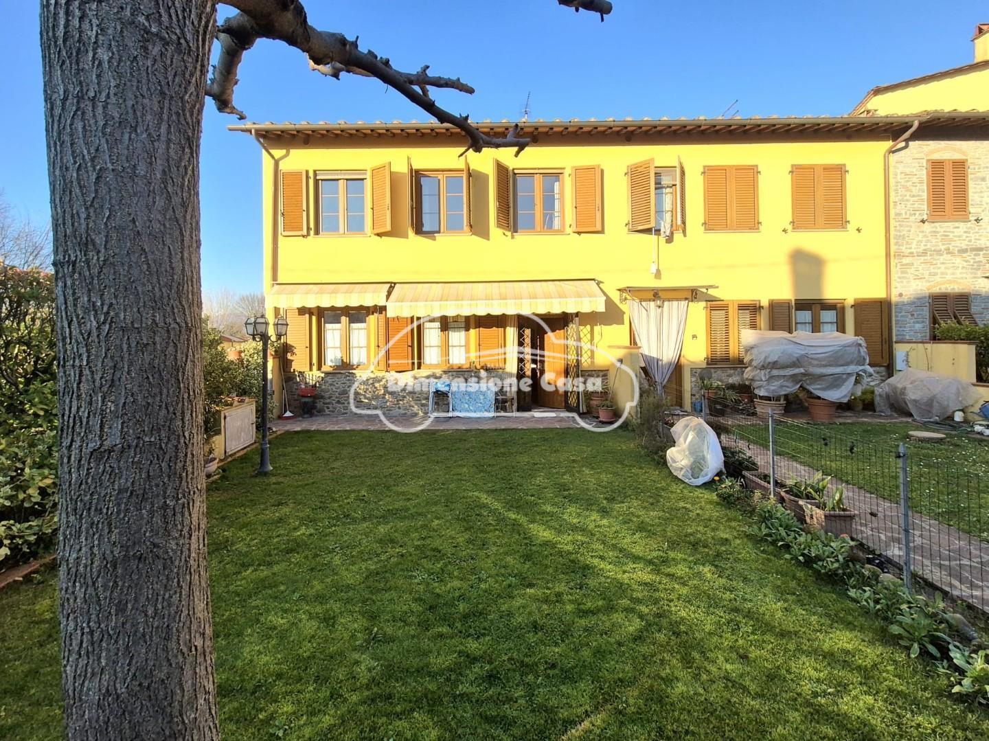 Appartamento con giardino, Capannori lammari