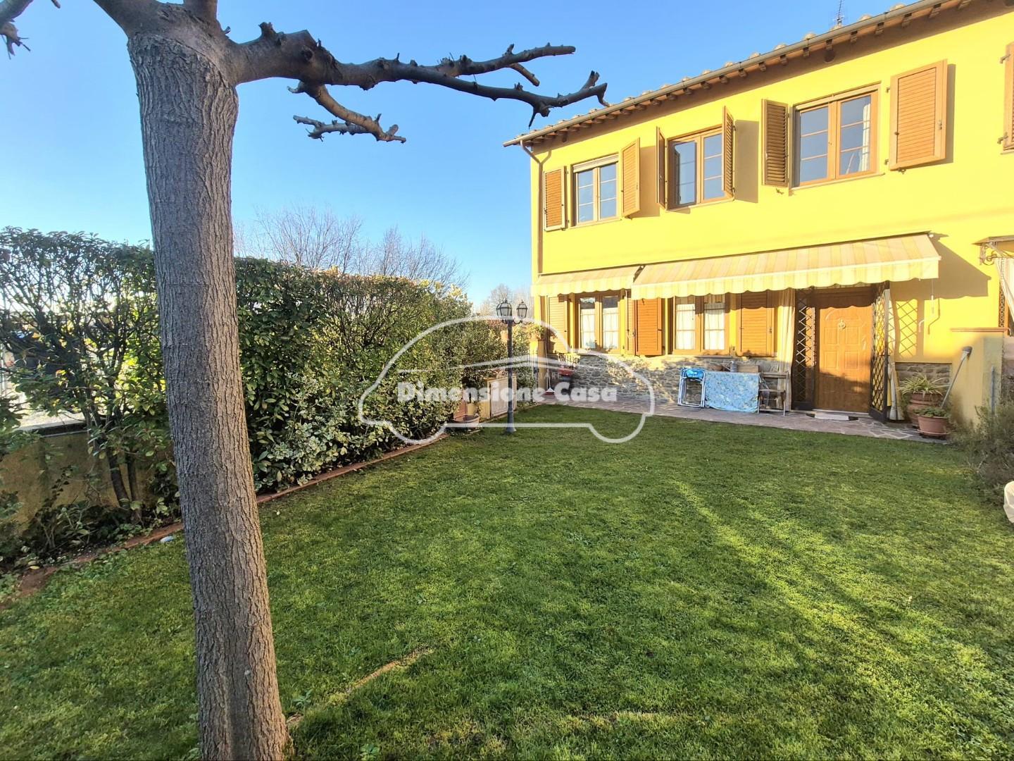 Appartamento con giardino, Capannori lammari
