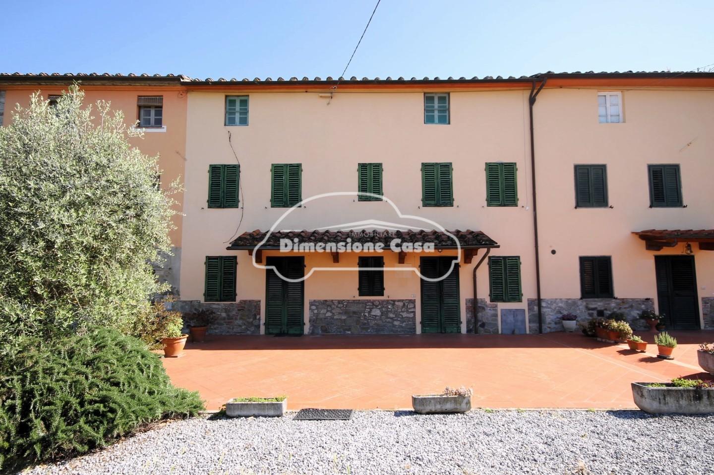Casa indipendente con giardino, Capannori marlia