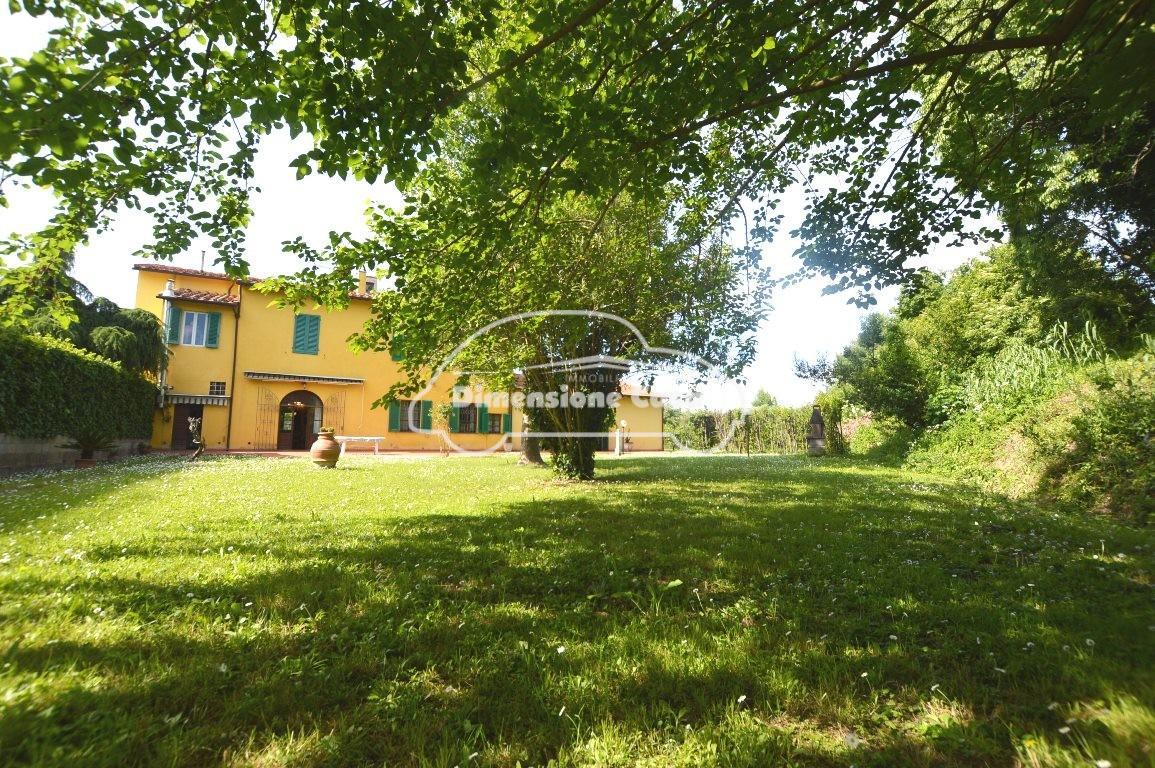 Villa Bifamiliare con giardino, Pisa cisanello