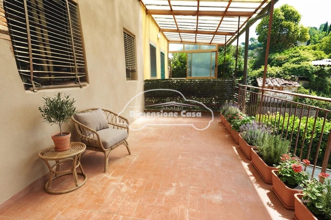 Casa indipendente con terrazzo, Capannori massa macinaia