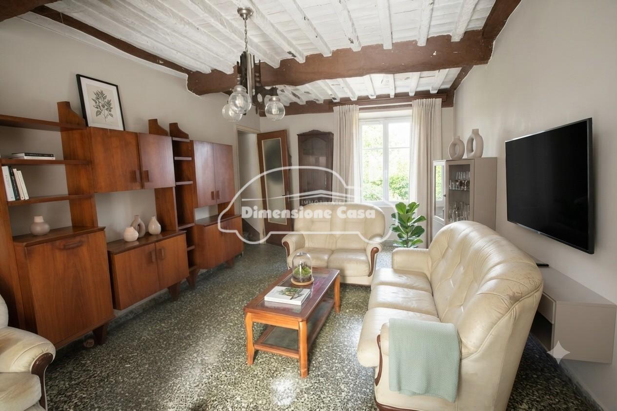 Casa indipendente con terrazzo, Capannori massa macinaia