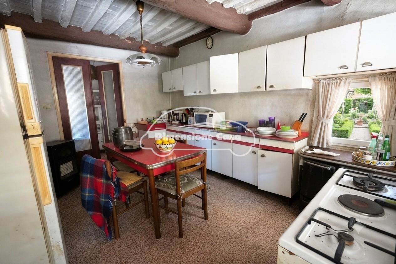 Casa indipendente con terrazzo, Capannori massa macinaia
