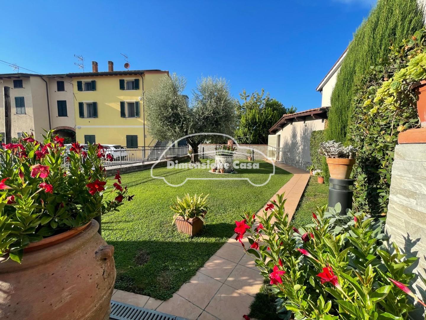 Casa indipendente con giardino, Capannori tassignano