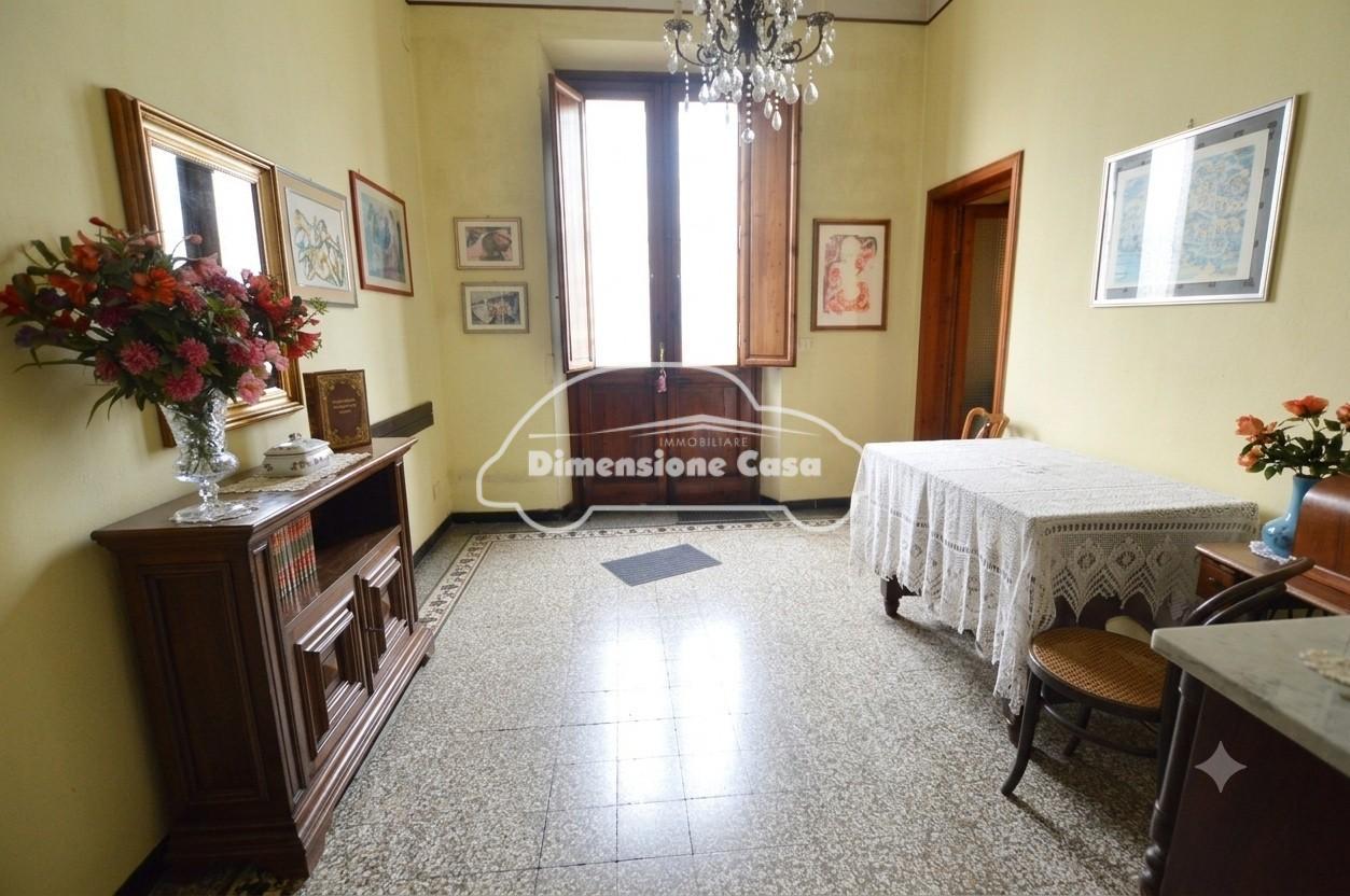 Villa con giardino, Lucca san marco