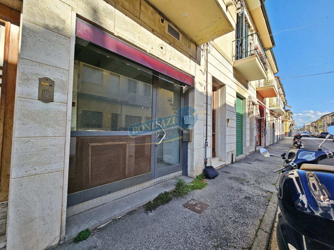 Locale commerciale in vendita a Viareggio