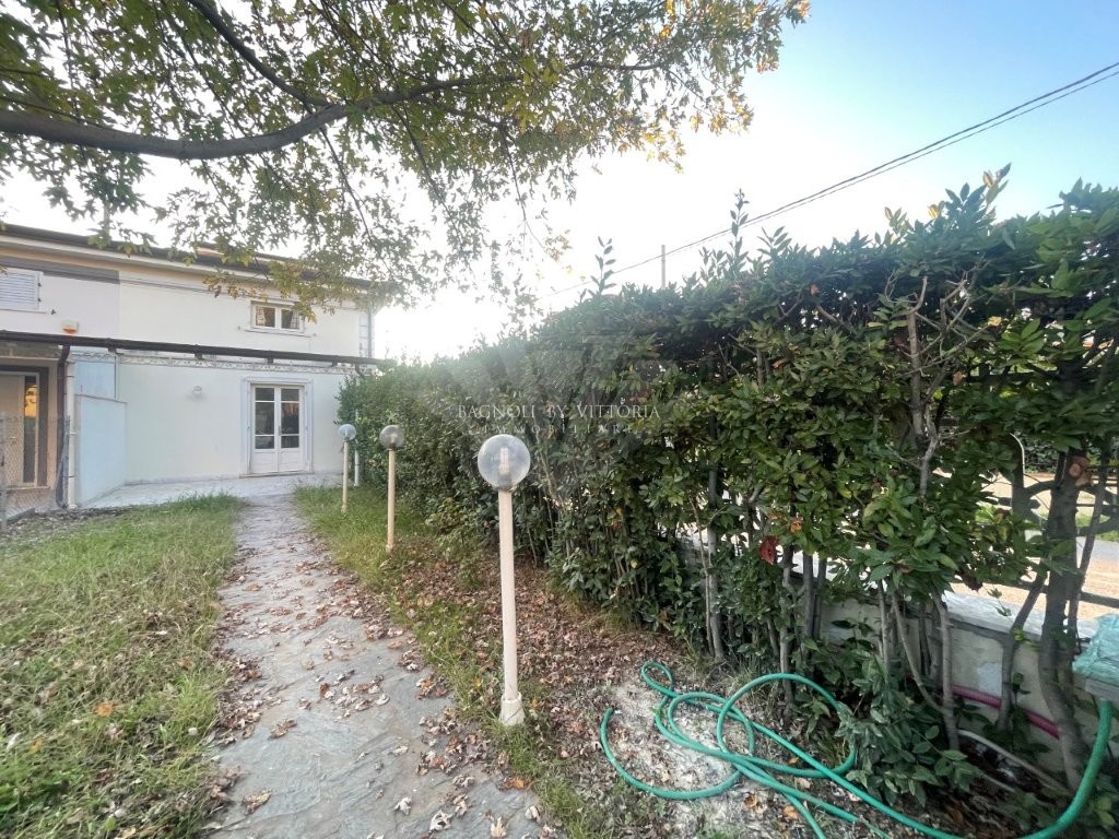 Villa con giardino a Pietrasanta