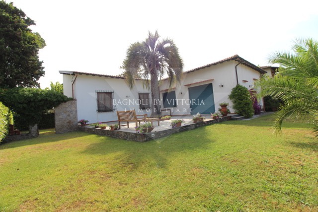 Villa arredata in affitto a Pietrasanta