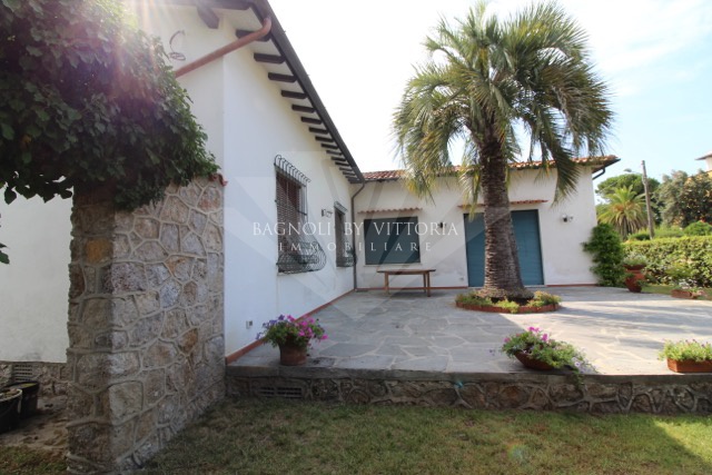 Villa arredata in affitto a Pietrasanta