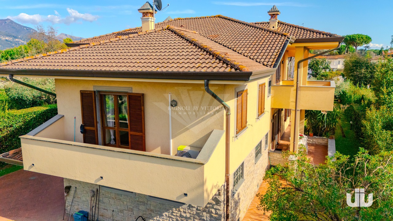 Villa arredata in affitto a Forte dei Marmi
