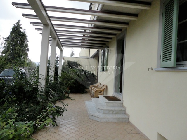 Villa con giardino in via lombardia, Pietrasanta