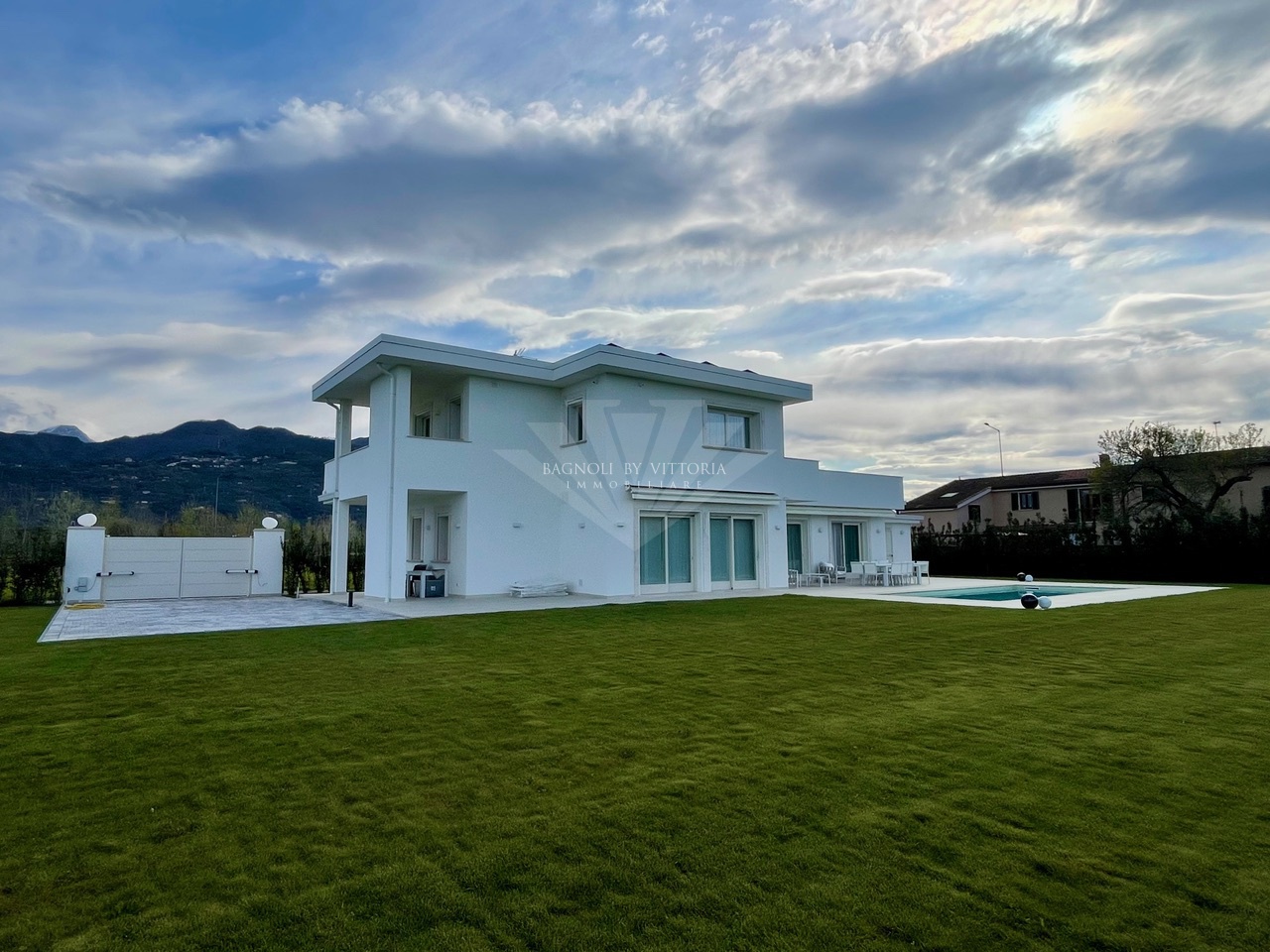 Villa con giardino a Pietrasanta