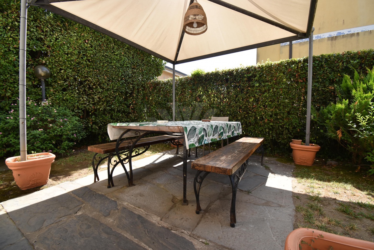 Villa con giardino a Pietrasanta