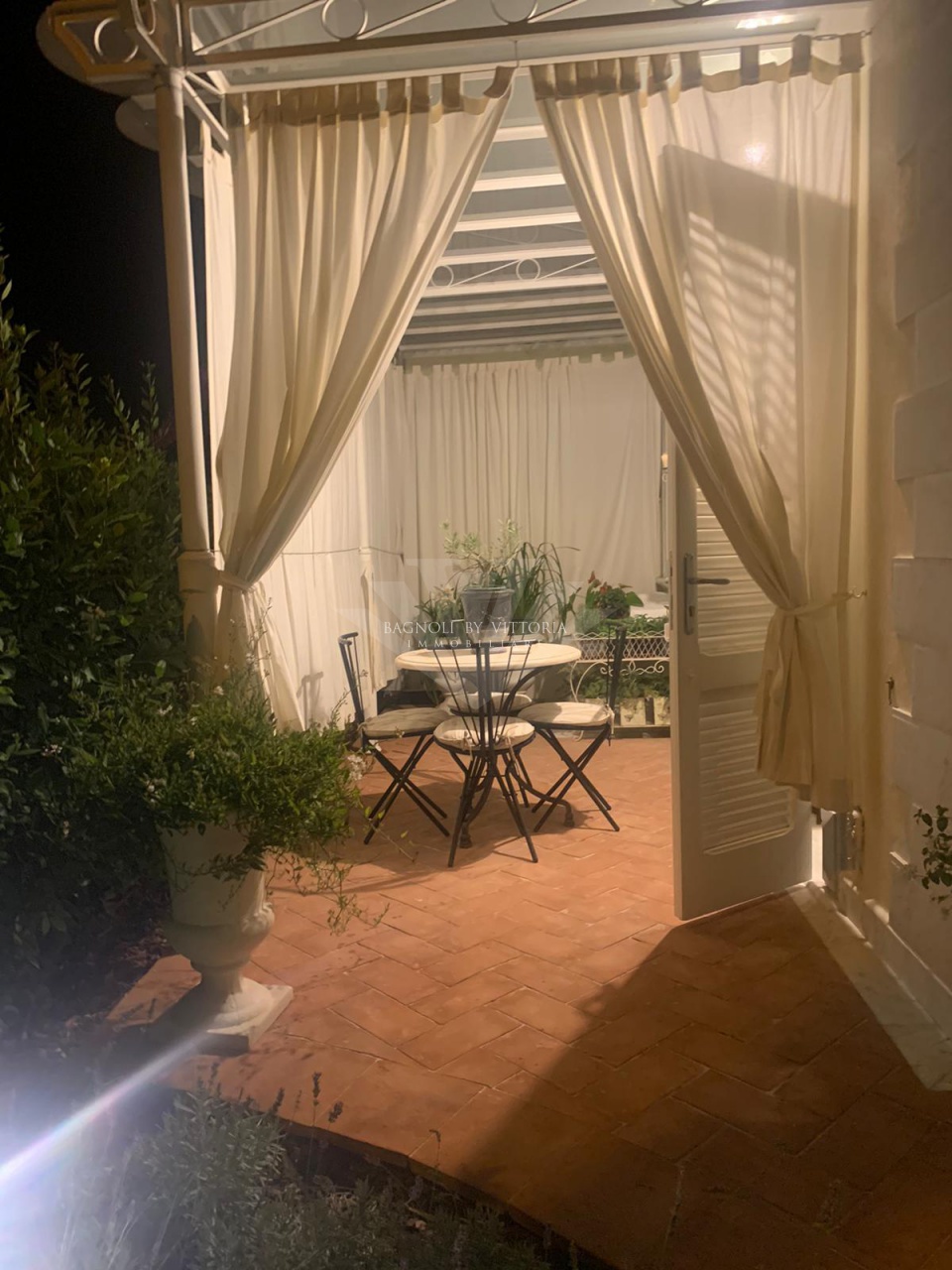 Villa con giardino a Pietrasanta