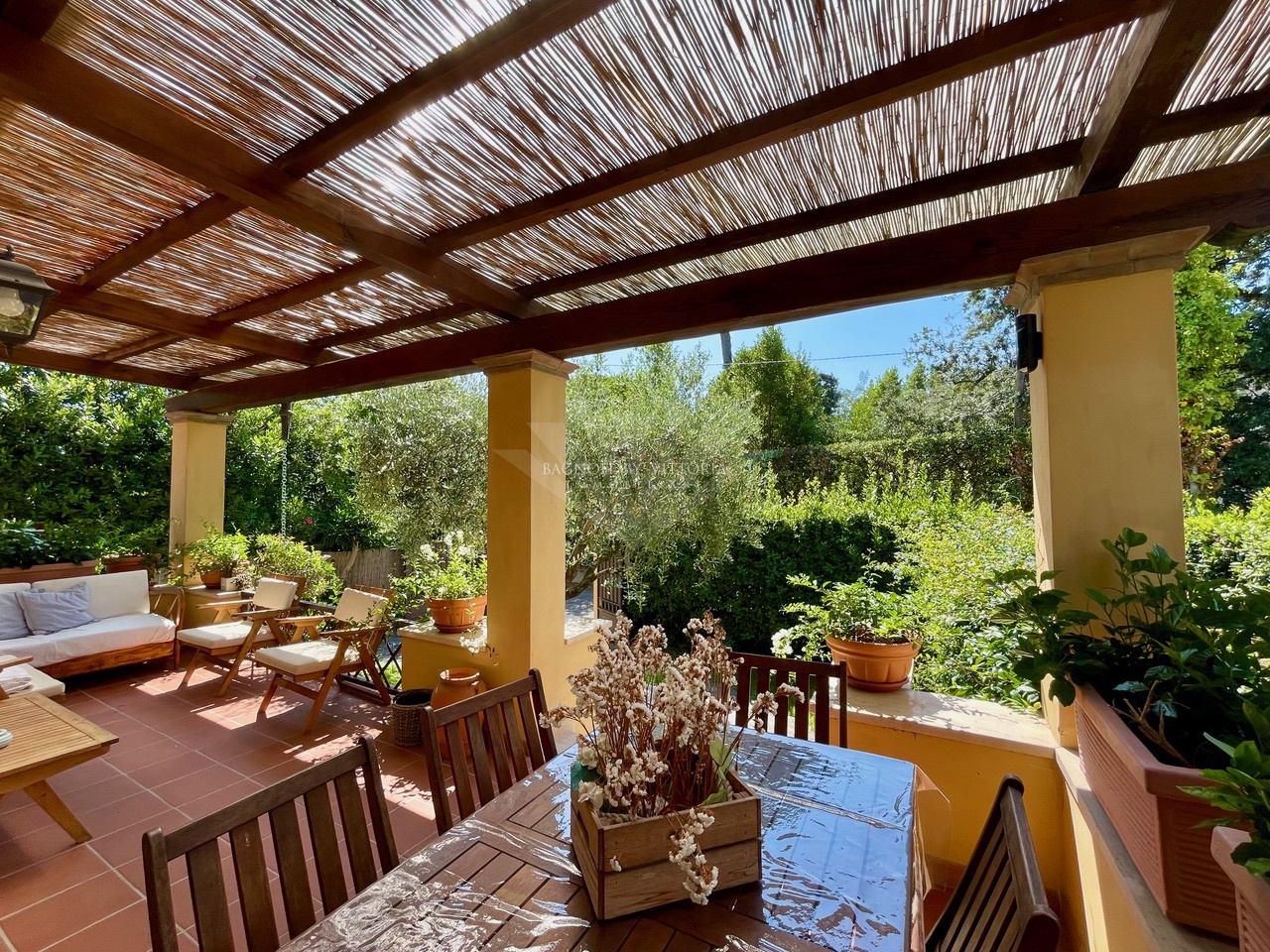 Villa con giardino a Pietrasanta