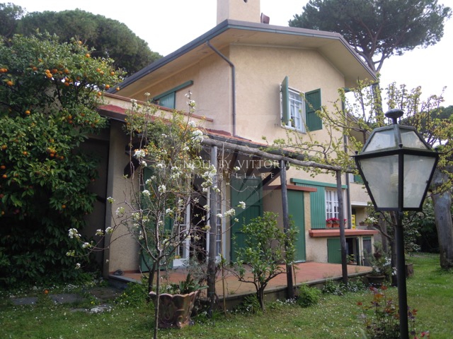 Villa arredata in affitto a Pietrasanta