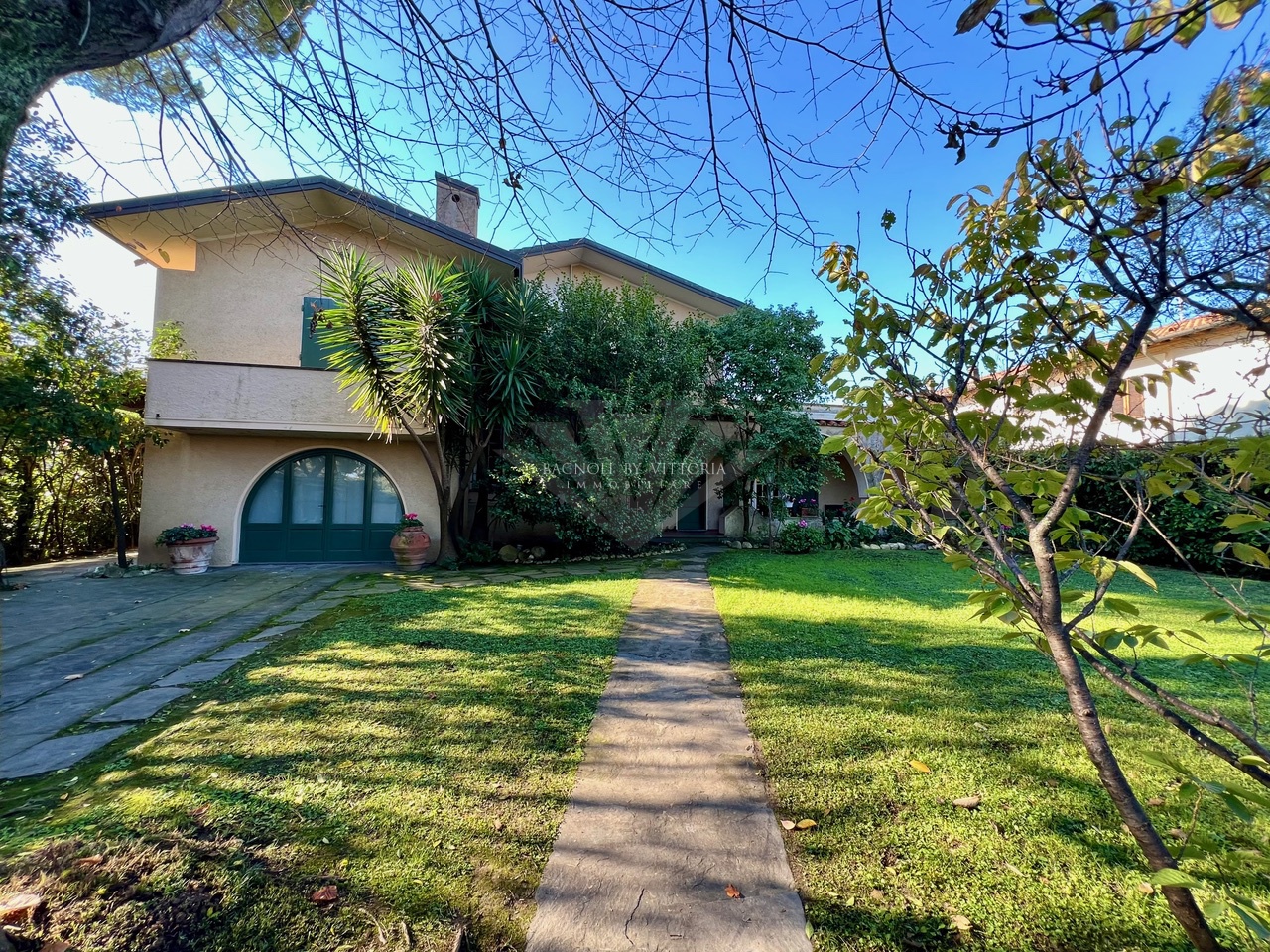 Villa arredata in affitto a Pietrasanta