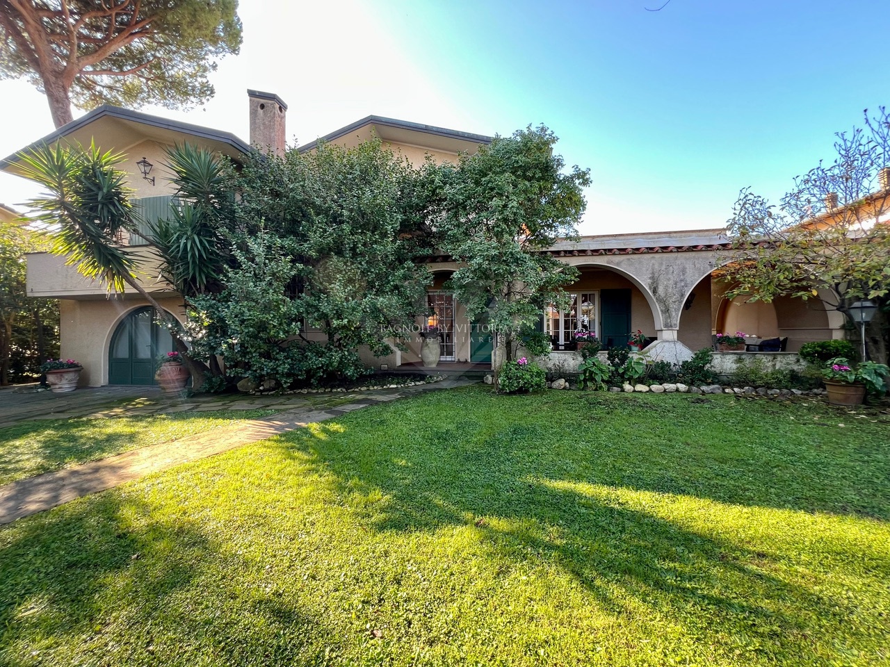 Villa arredata in affitto a Pietrasanta