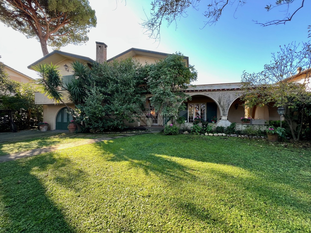 Villa arredata in affitto a Pietrasanta