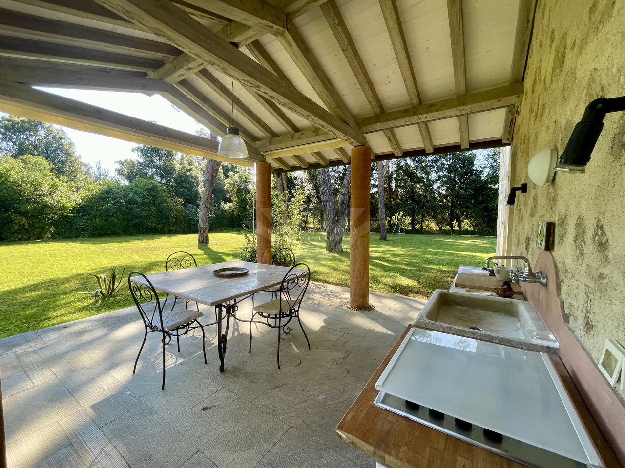 Villa con giardino in via toscana, Pietrasanta