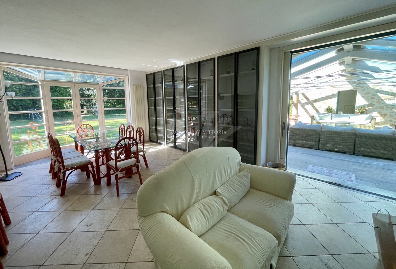 Villa con giardino in via toscana, Pietrasanta