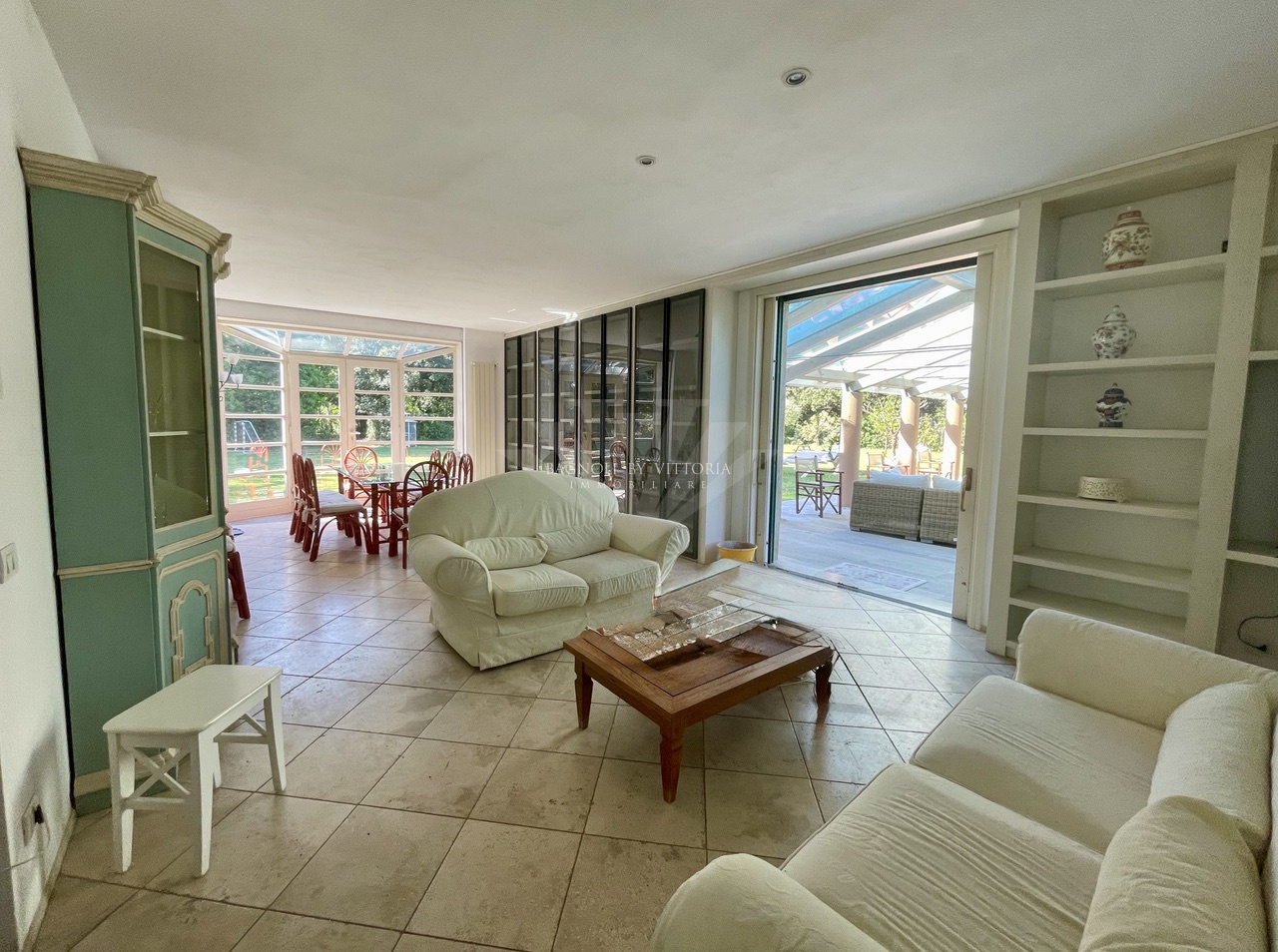 Villa con giardino in via toscana, Pietrasanta