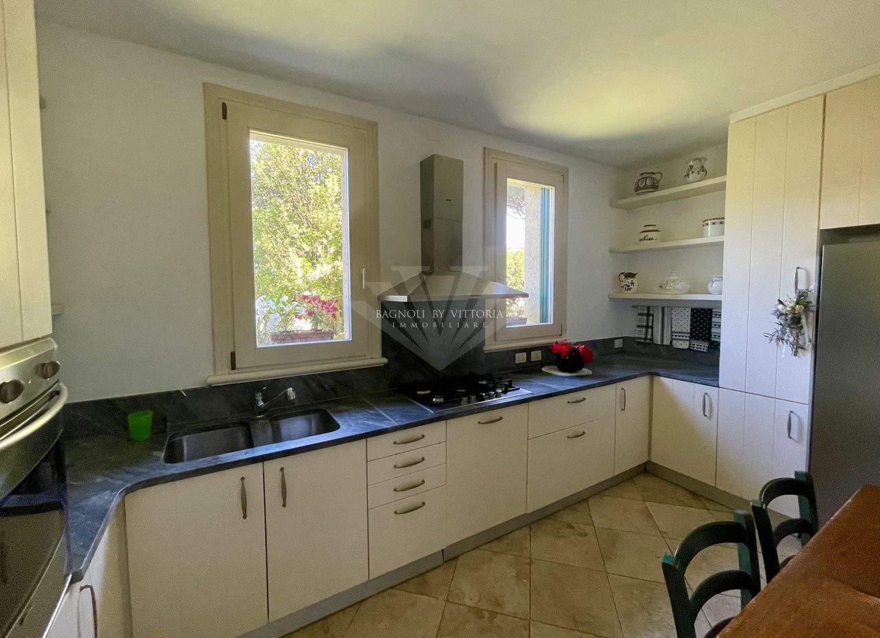 Villa con giardino in via toscana, Pietrasanta