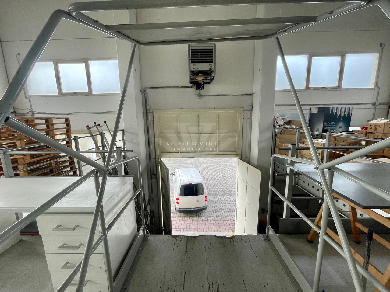 Capannone con giardino in via del portone, Pietrasanta