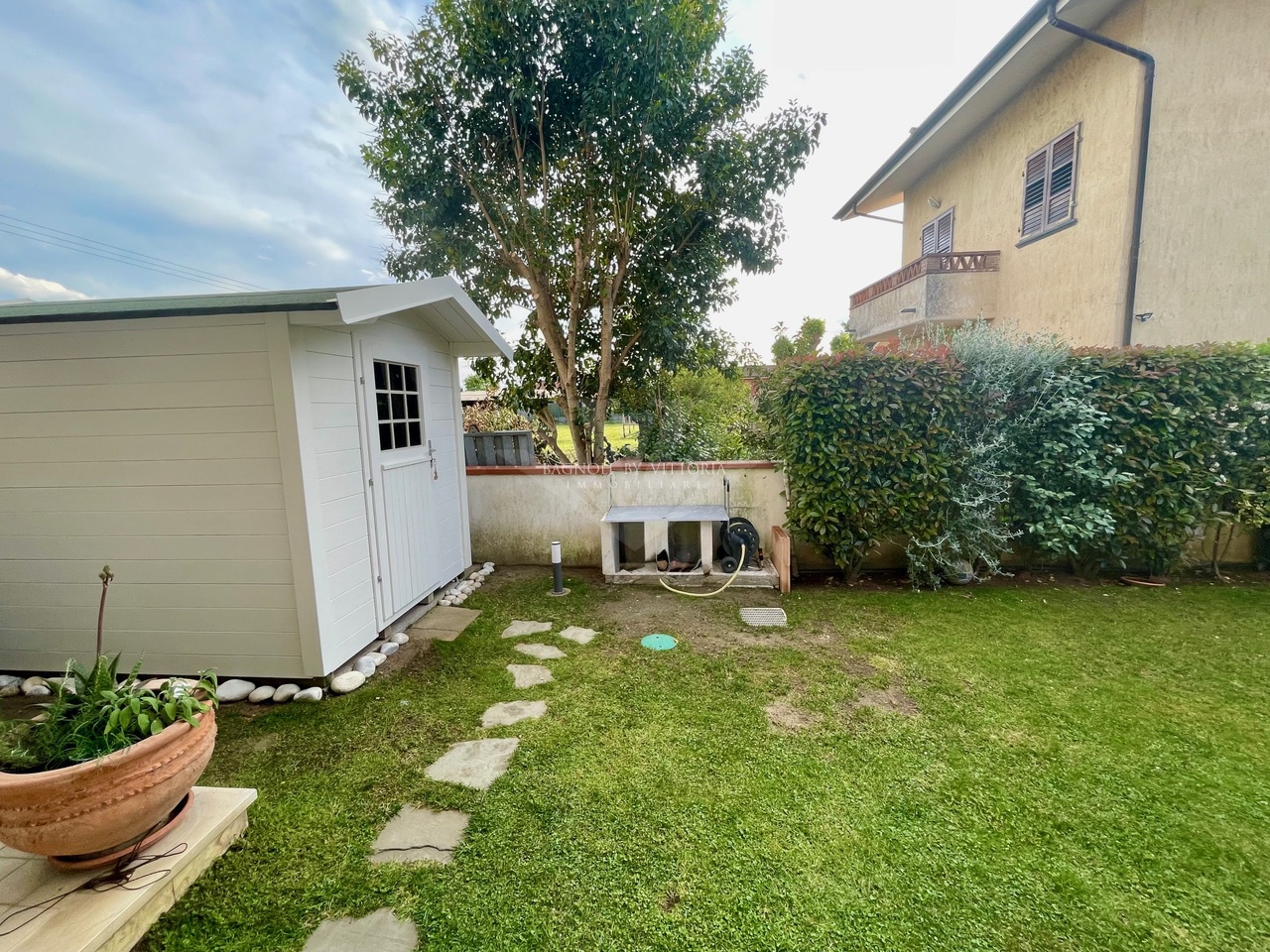 Villa con giardino in via don eugenio benedetti, Camaiore