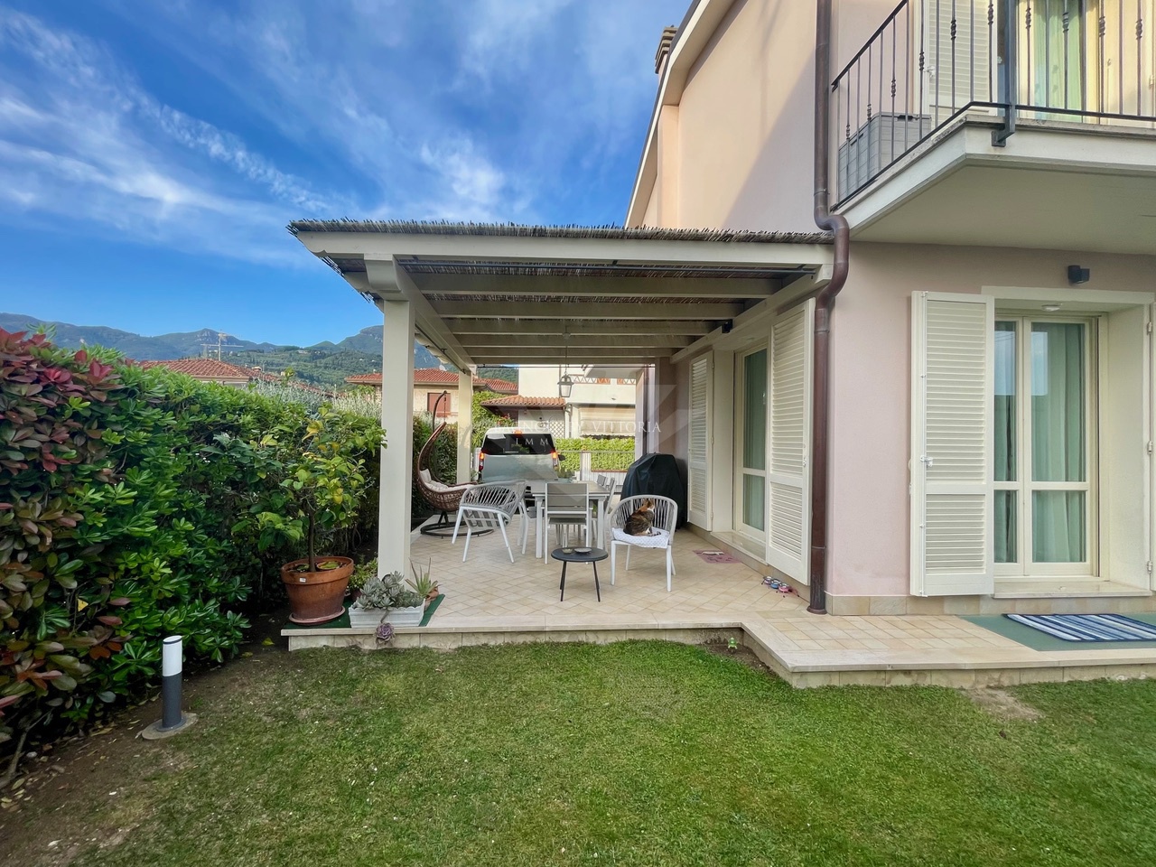 Villa con giardino in via don eugenio benedetti, Camaiore