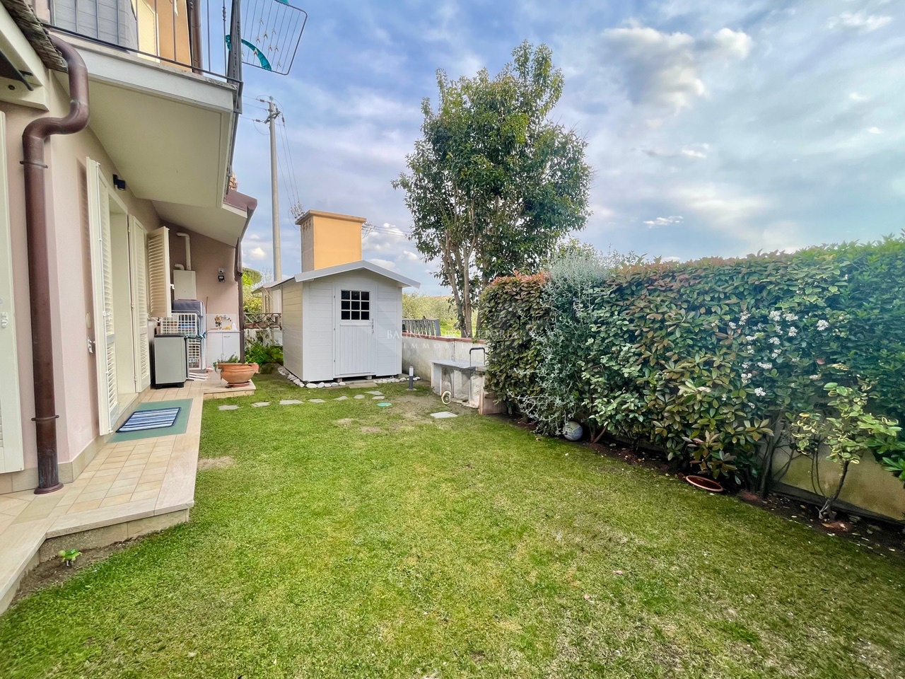 Villa con giardino in via don eugenio benedetti, Camaiore