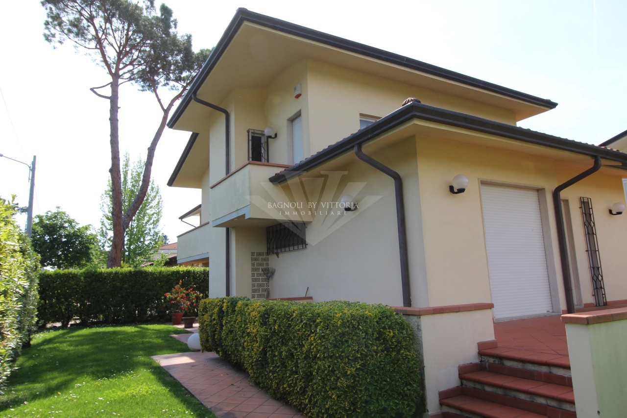 Villa arredata in affitto a Pietrasanta