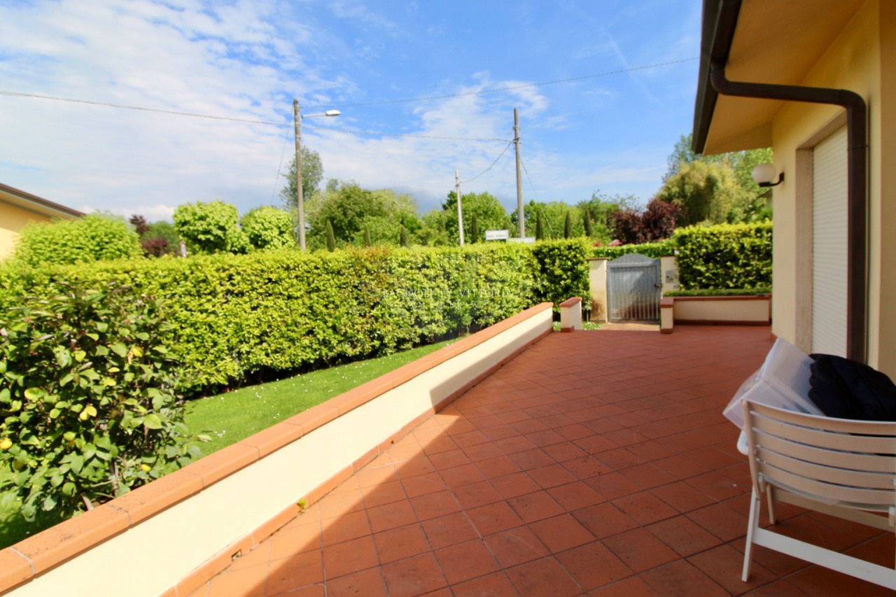 Villa arredata in affitto a Pietrasanta