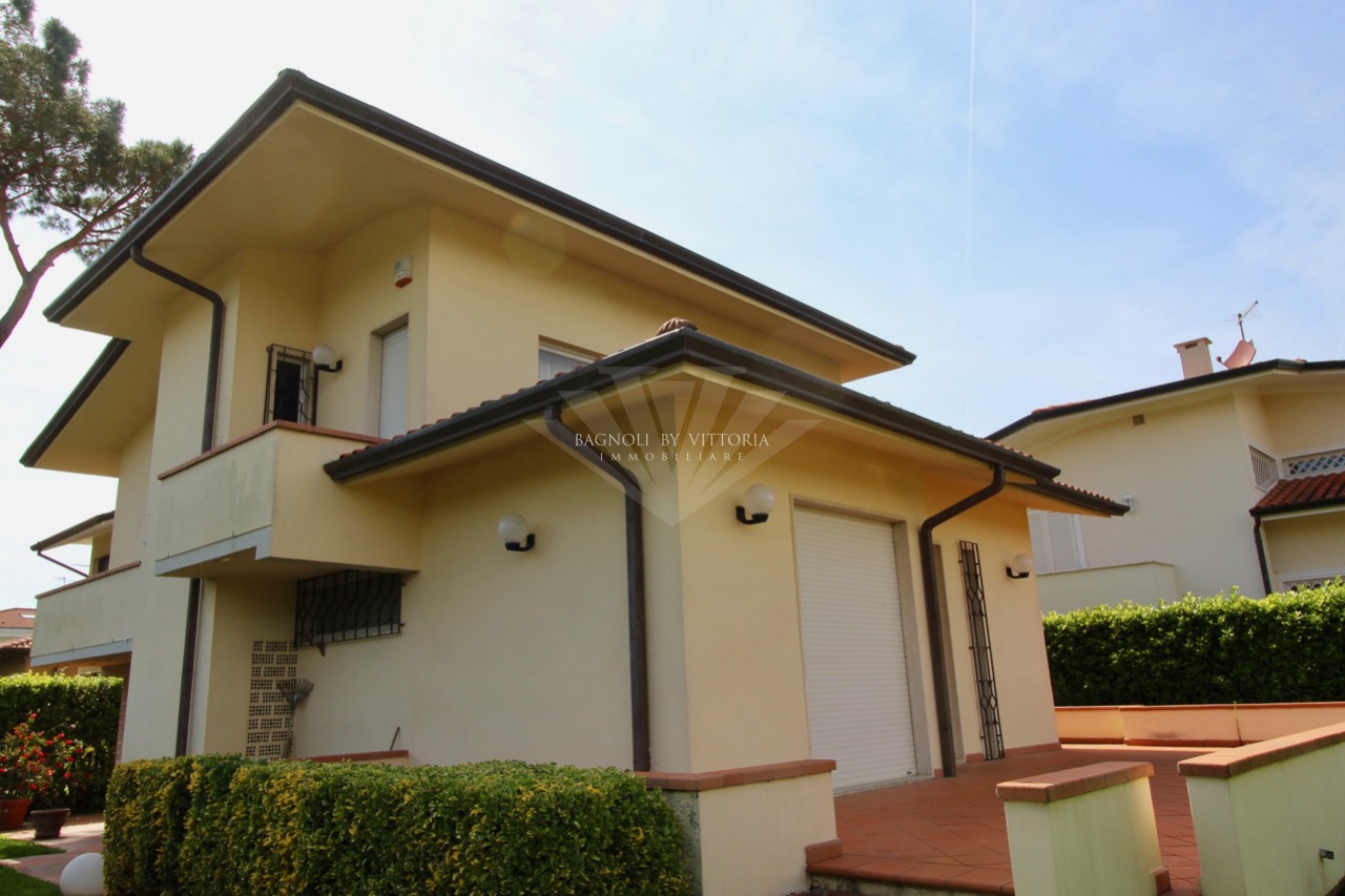 Villa arredata in affitto a Pietrasanta