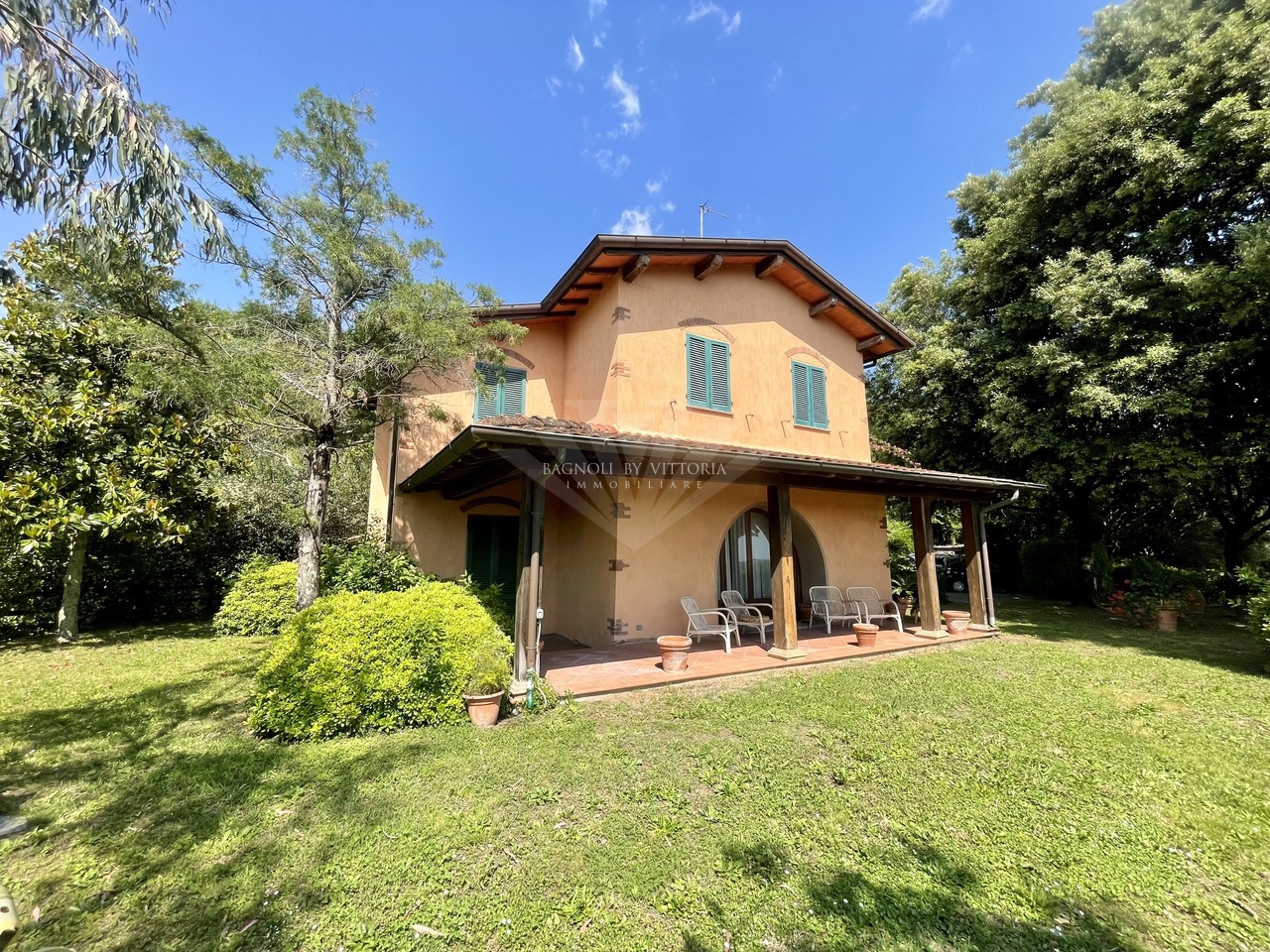 Villa con giardino a Pietrasanta