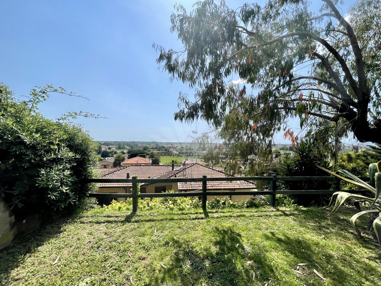 Villa con giardino a Pietrasanta