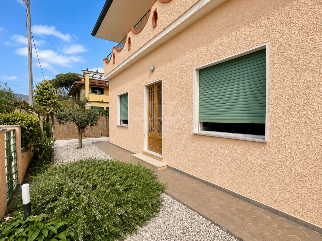 Appartamento con giardino in via firenze, Pietrasanta