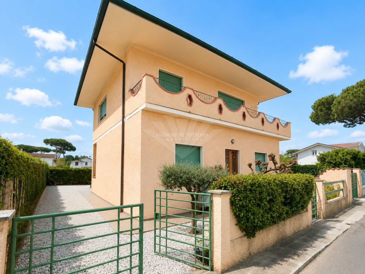 Appartamento con giardino in via firenze, Pietrasanta